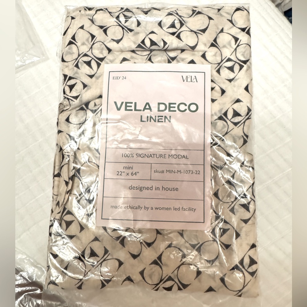 NWT unopened Vela Scarves Deco print mini scarf